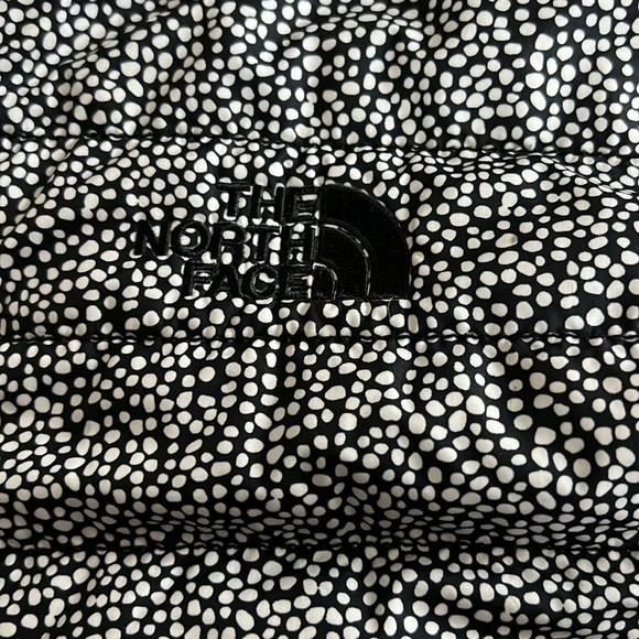 🛍️ The North Face Mossbud reversible girls jacket XL (18) black faux fur dot - Picture 6 of 9